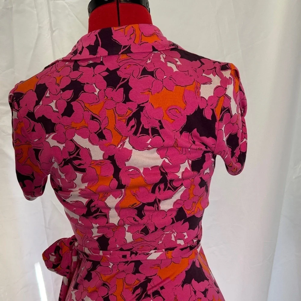 Diane Von Furstenberg CollaredShort Sleeved Floral Wrap Dress in Pink and Purple - Picture 7 of 13